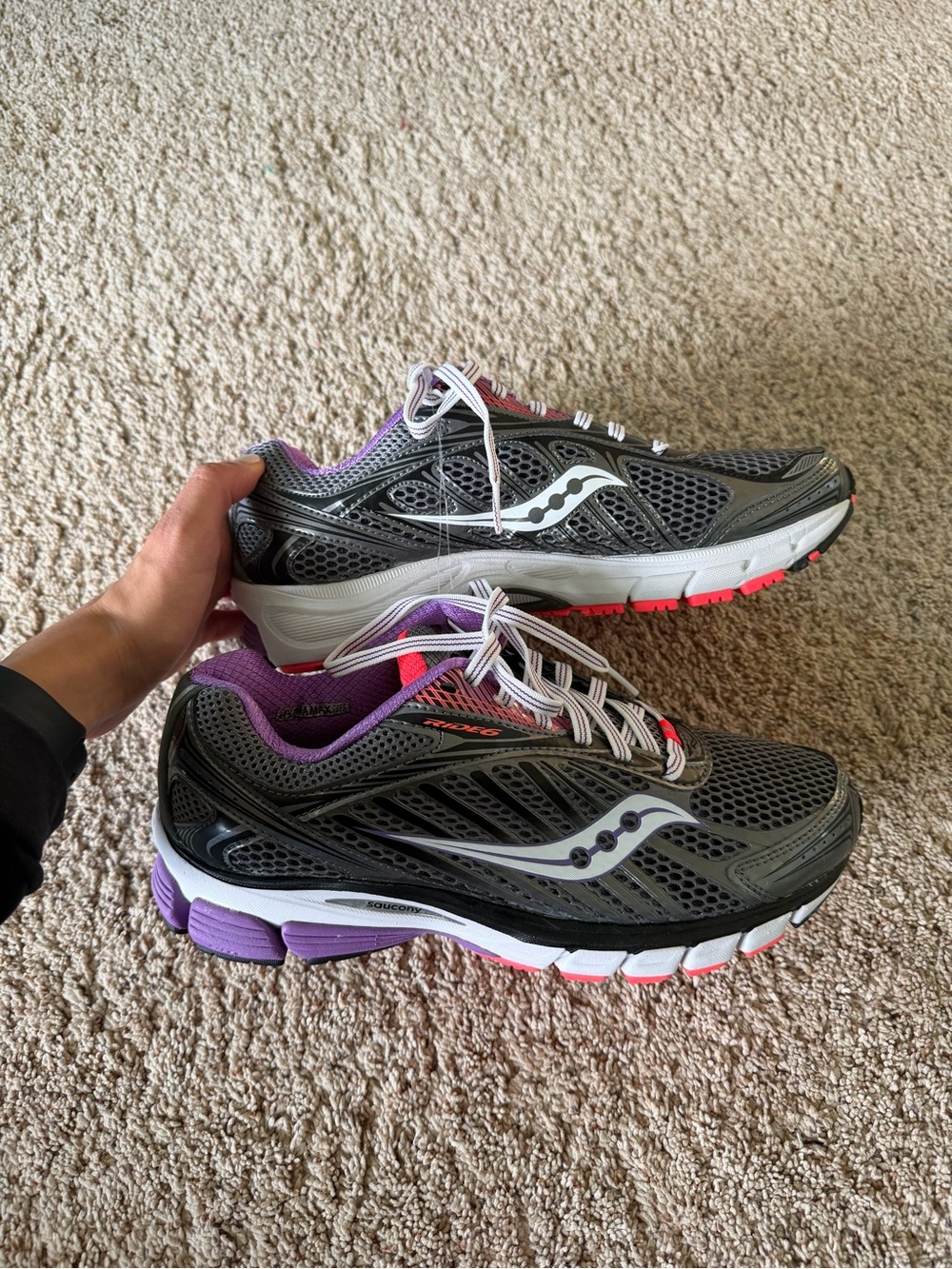 Never worn Saucony Ride 6 Running Shoes
